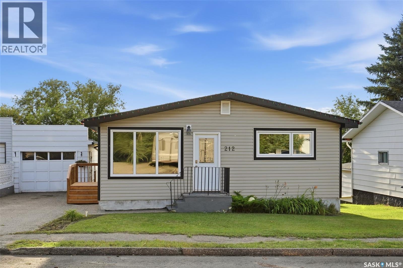 212 3rd Street W Property Photo 1