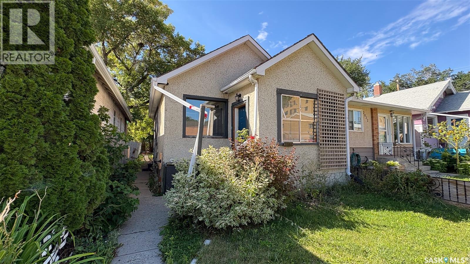 2034 QUEBEC STREET Property Photo 1