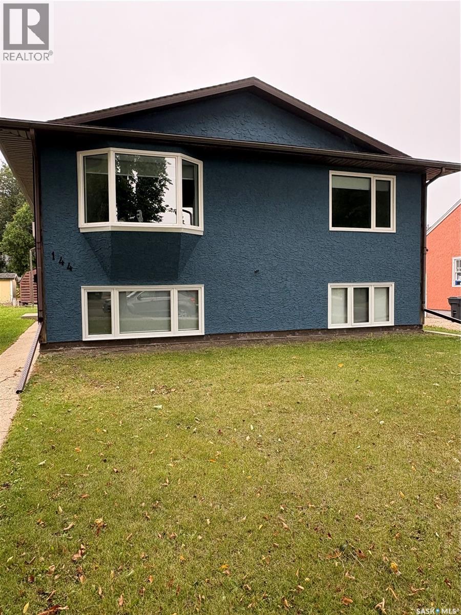 144 First Avenue N Property Photo 1