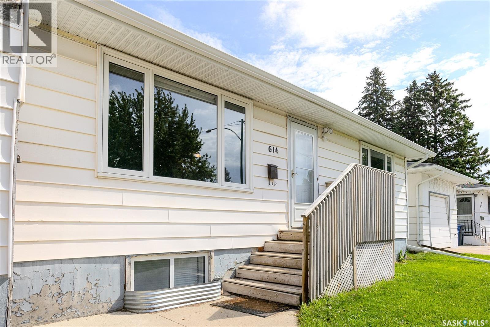 614 Q Avenue N Property Photo 1