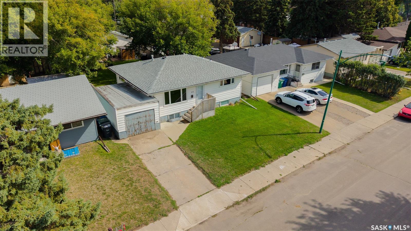 614 Q Avenue N Property Photo 2