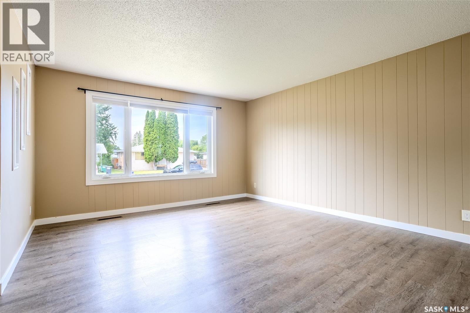 614 Q Avenue N Property Photo 8