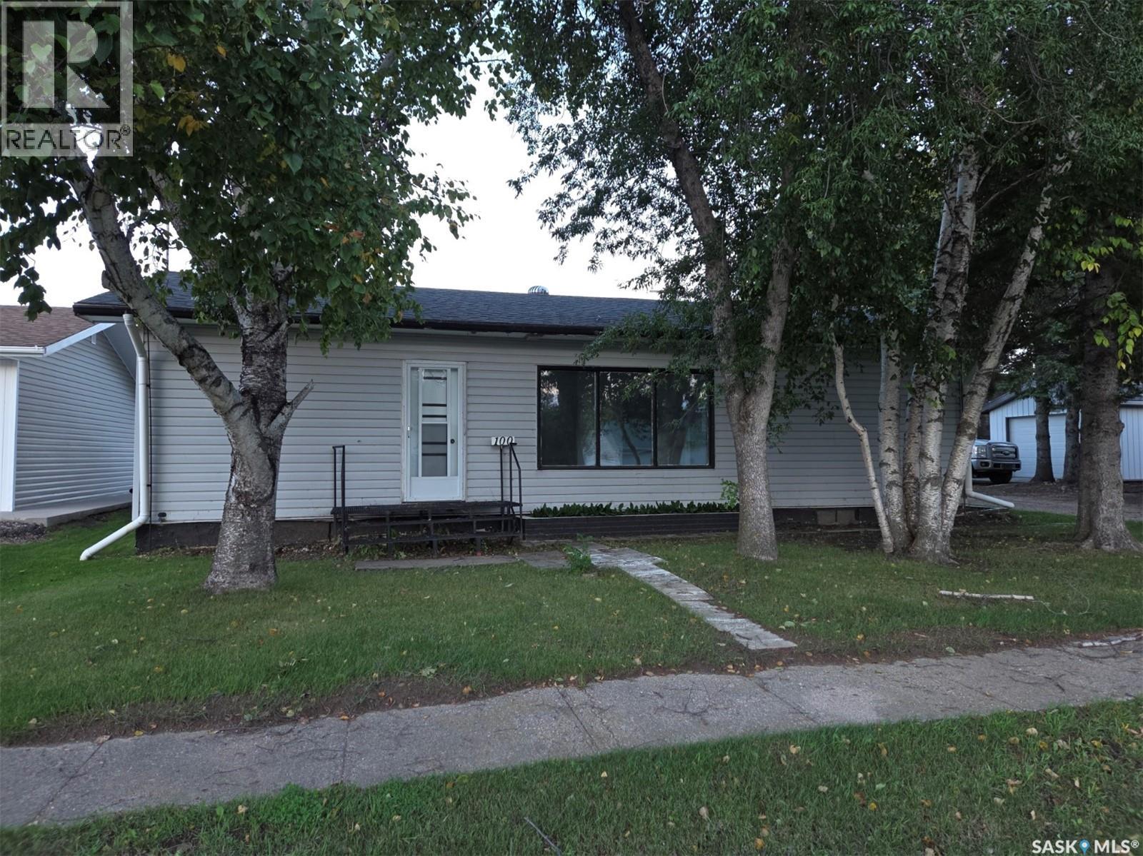 100 3rd Avenue N Property Photo 1