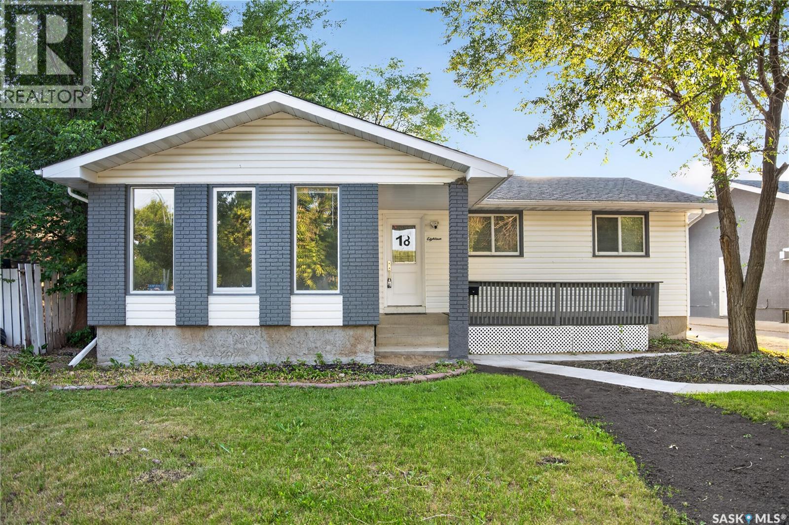 18 University Park DRIVE Property Photo 1