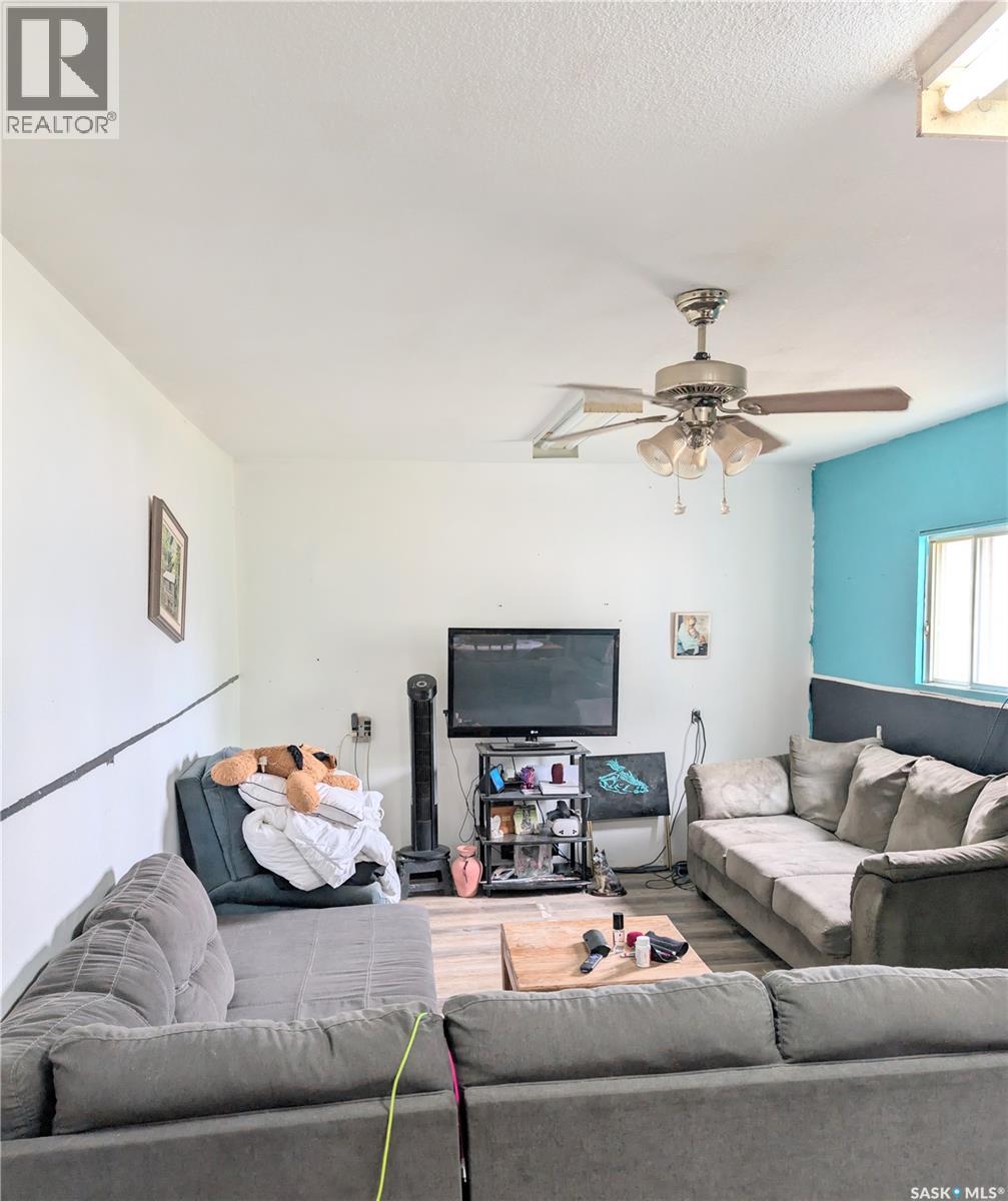 439 4th Street W Property Photo 2