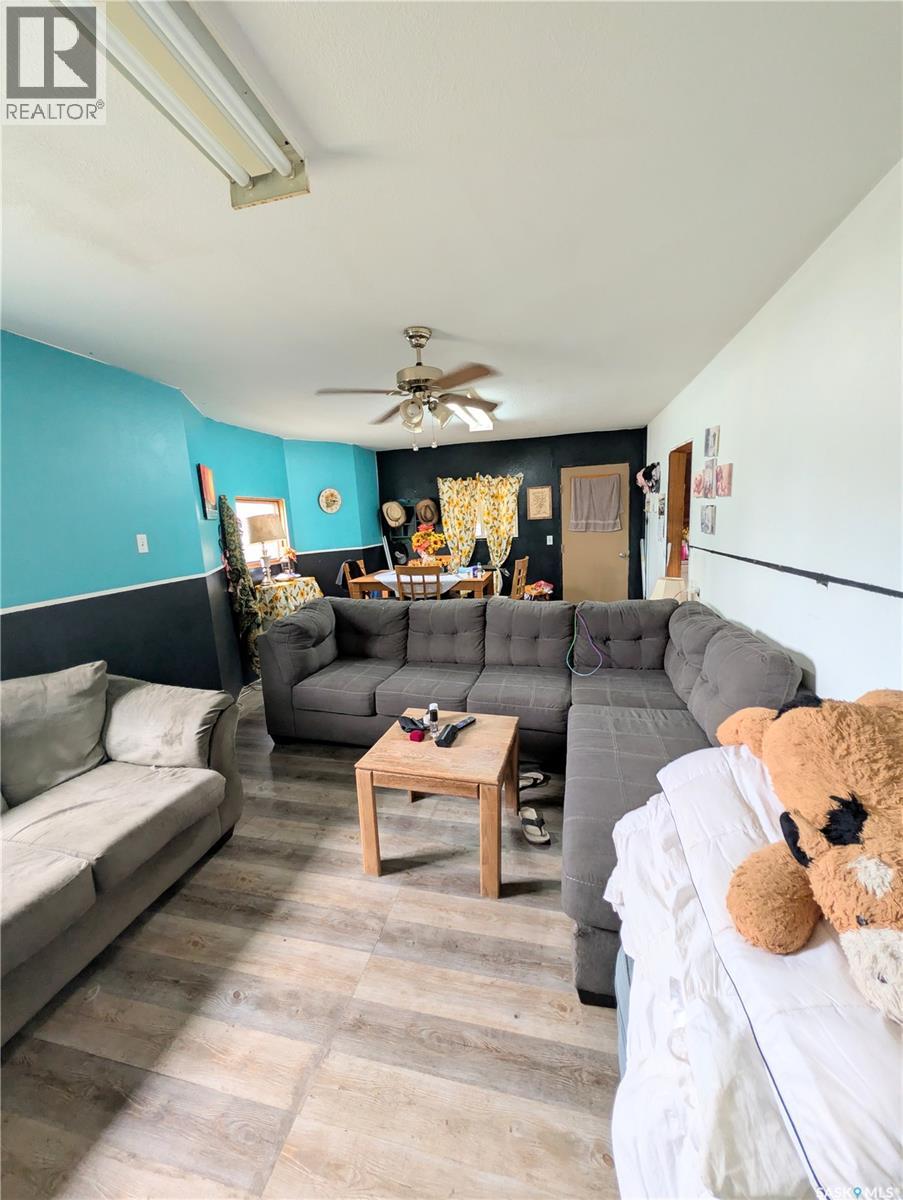 439 4th Street W Property Photo 3