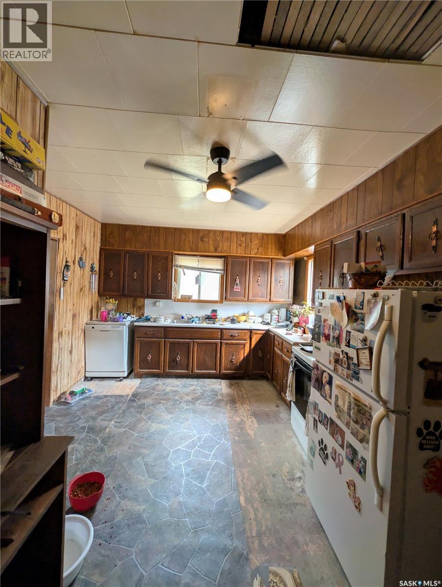 439 4th Street W Property Photo 4