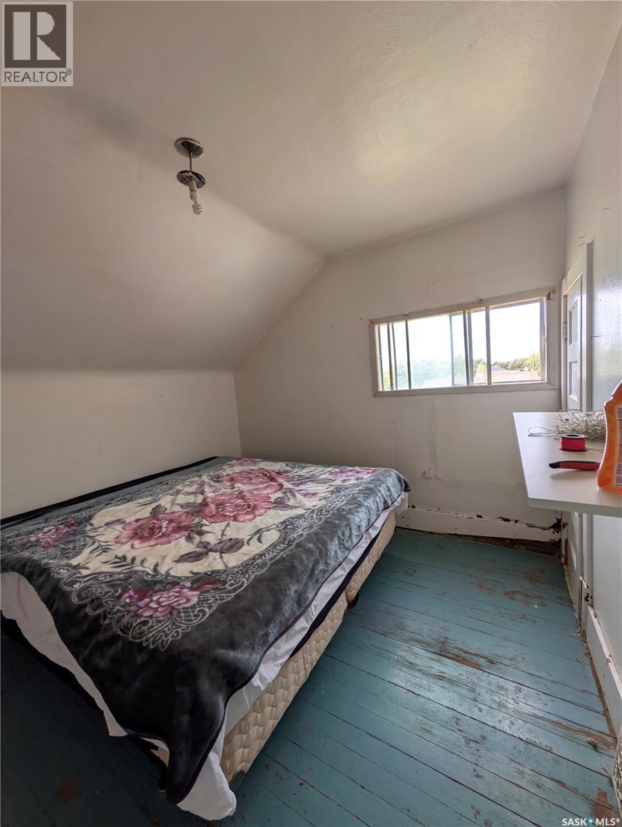 439 4th Street W Property Photo 5