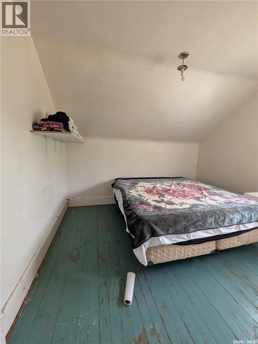 439 4th Street W Property Photo 6