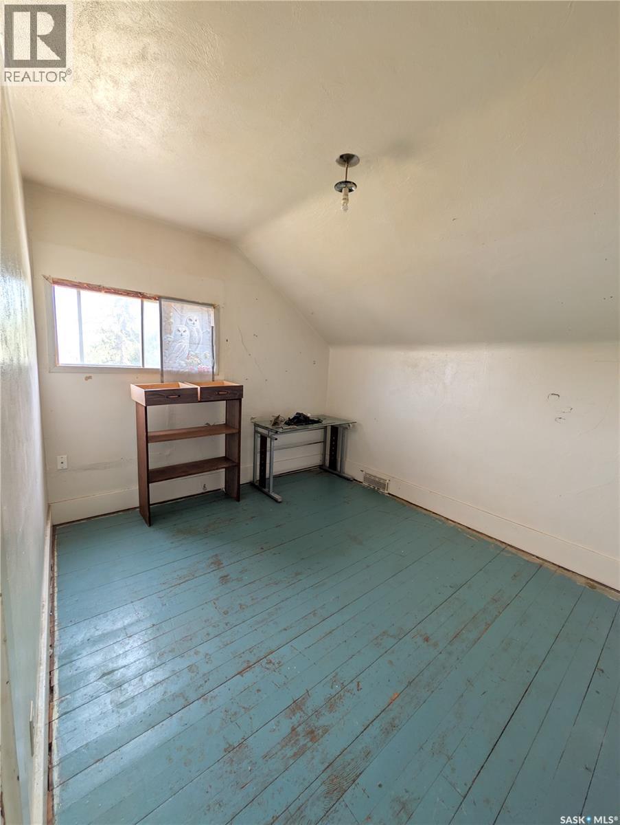439 4th Street W Property Photo 7