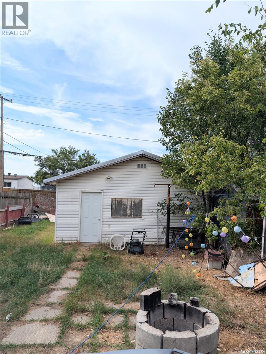 439 4th Street W Property Photo 10
