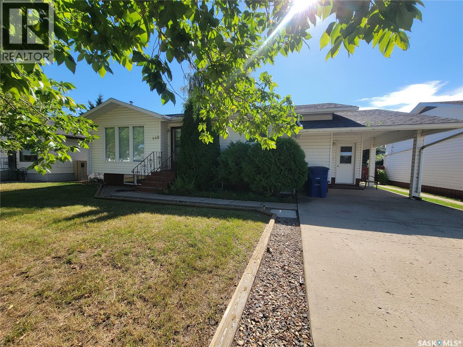 440 4th Avenue W Property Photo 1