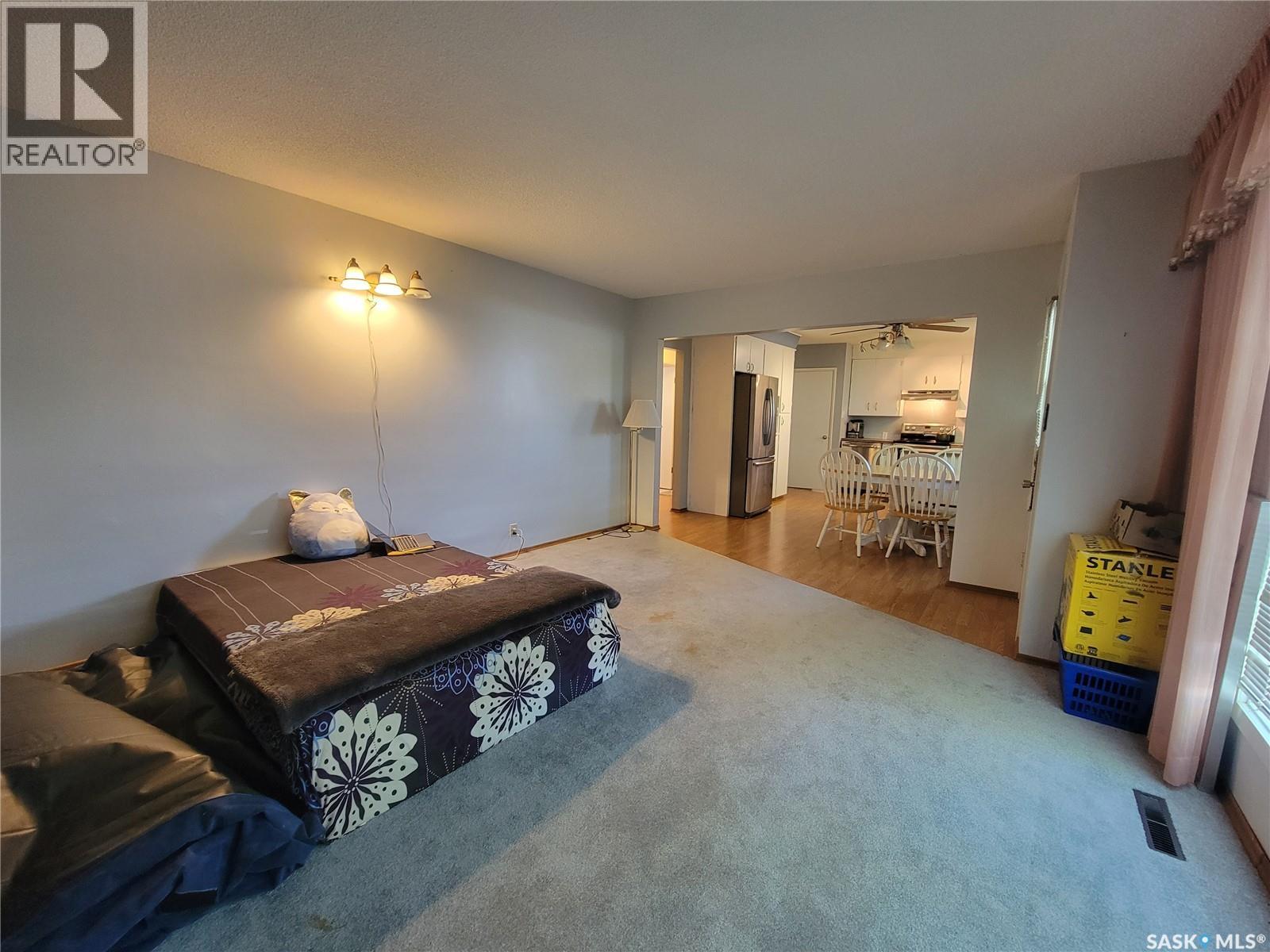 440 4th Avenue W Property Photo 3