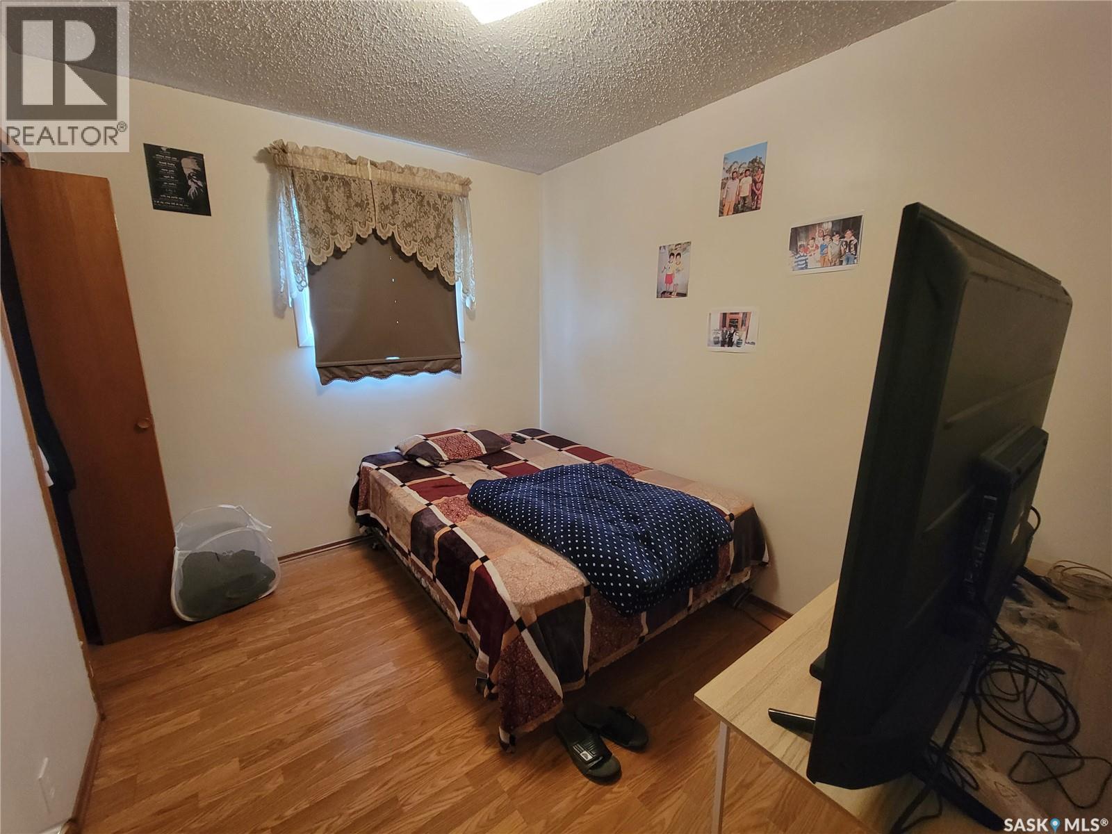 440 4th Avenue W Property Photo 9