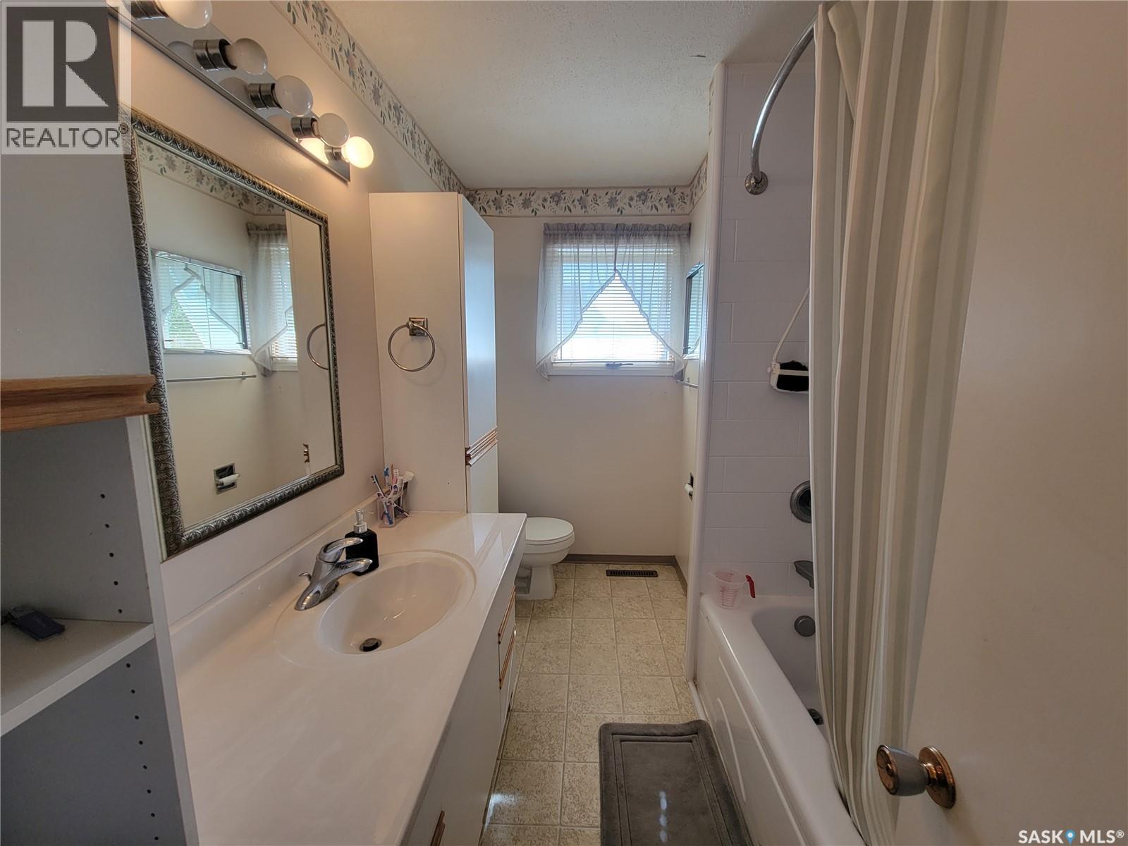 440 4th Avenue W Property Photo 11