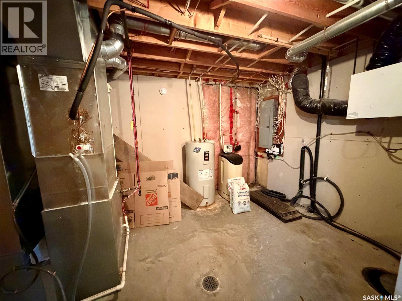 303 5th Street W Property Photo 28