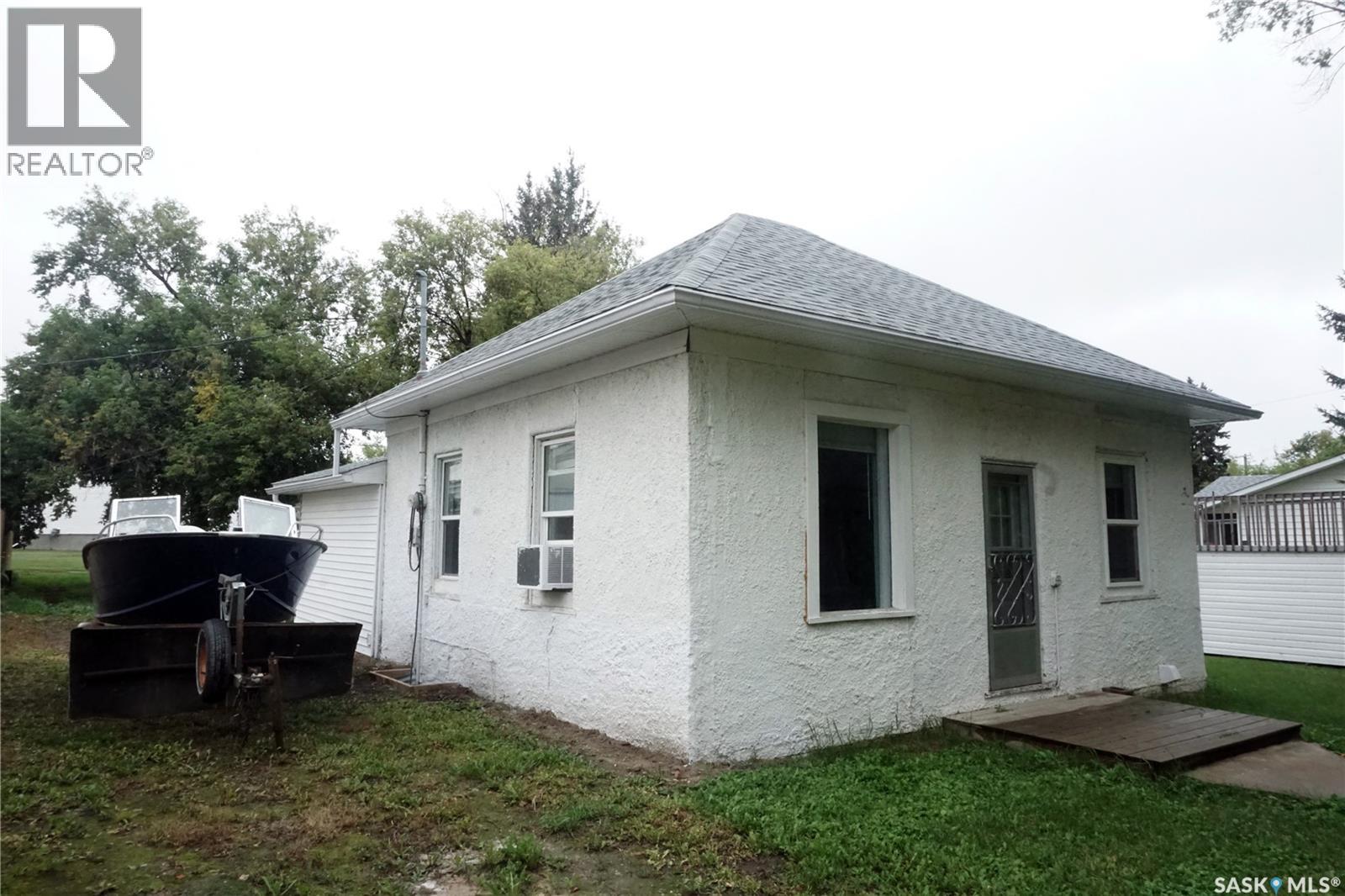 455 2nd Street E Property Photo 1