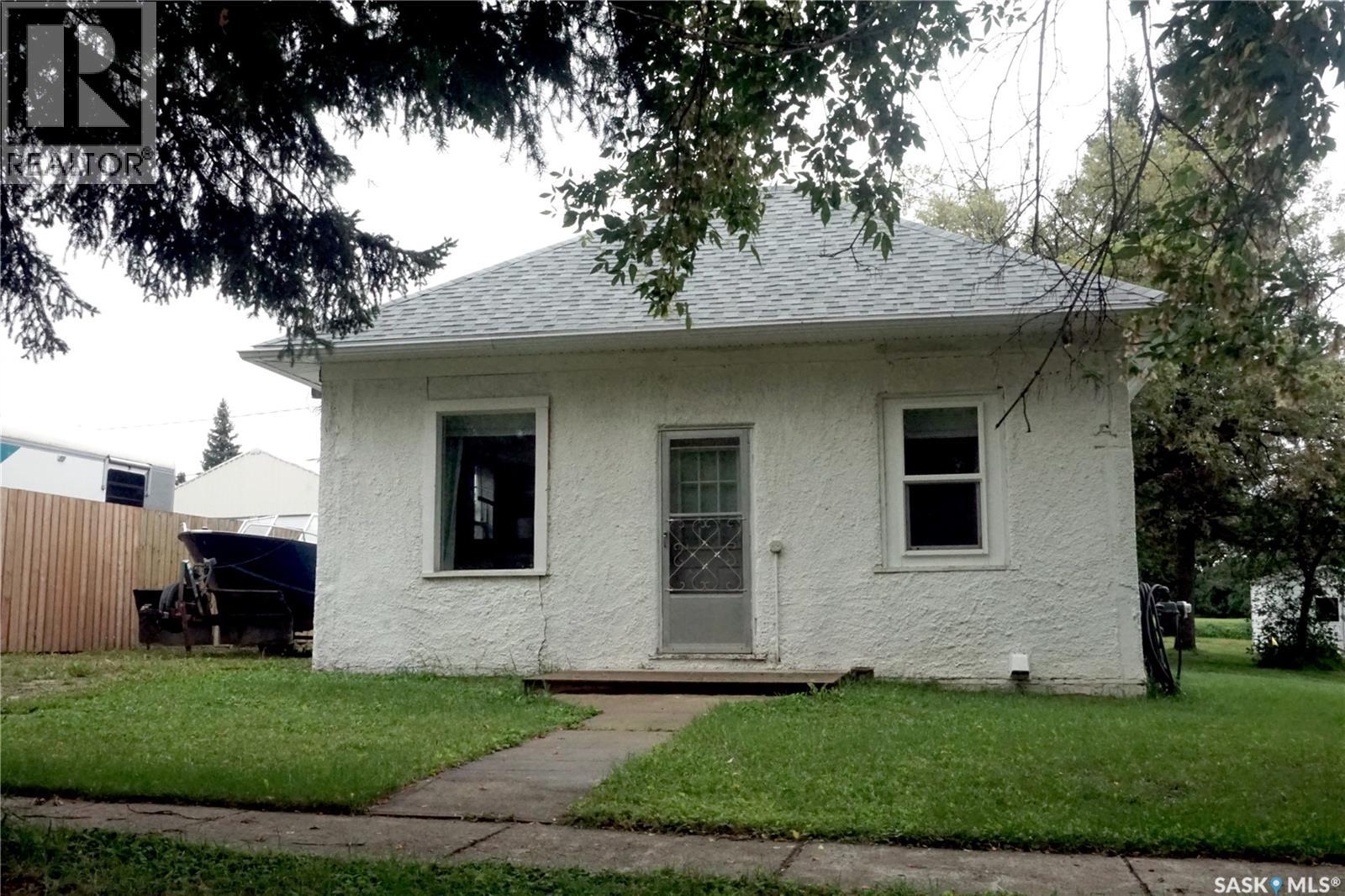 455 2nd Street E Property Photo 2