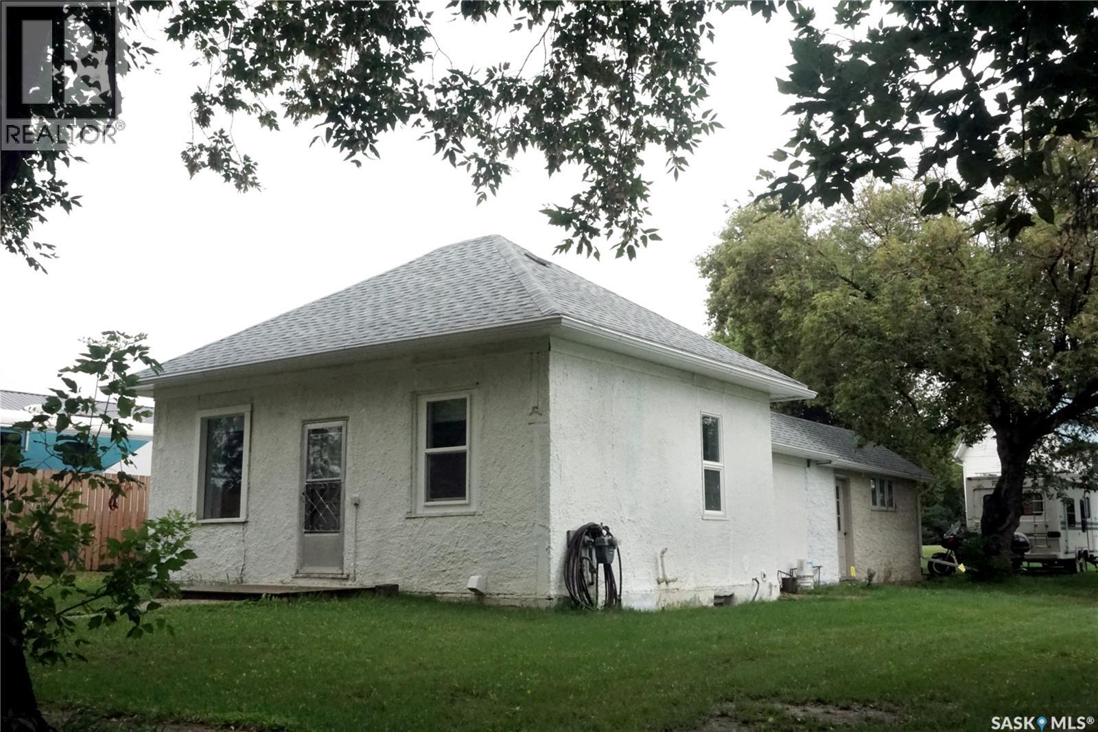455 2nd Street E Property Photo 3