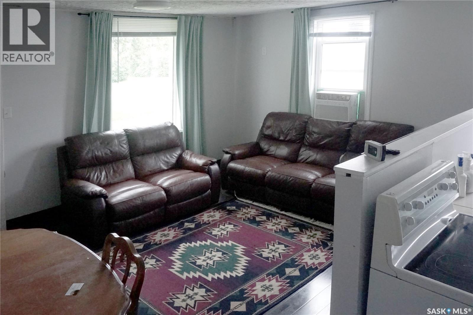 455 2nd Street E Property Photo 5