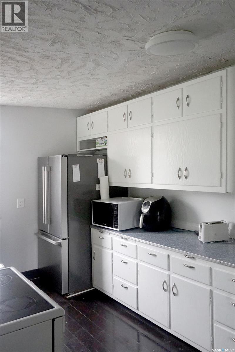455 2nd Street E Property Photo 6