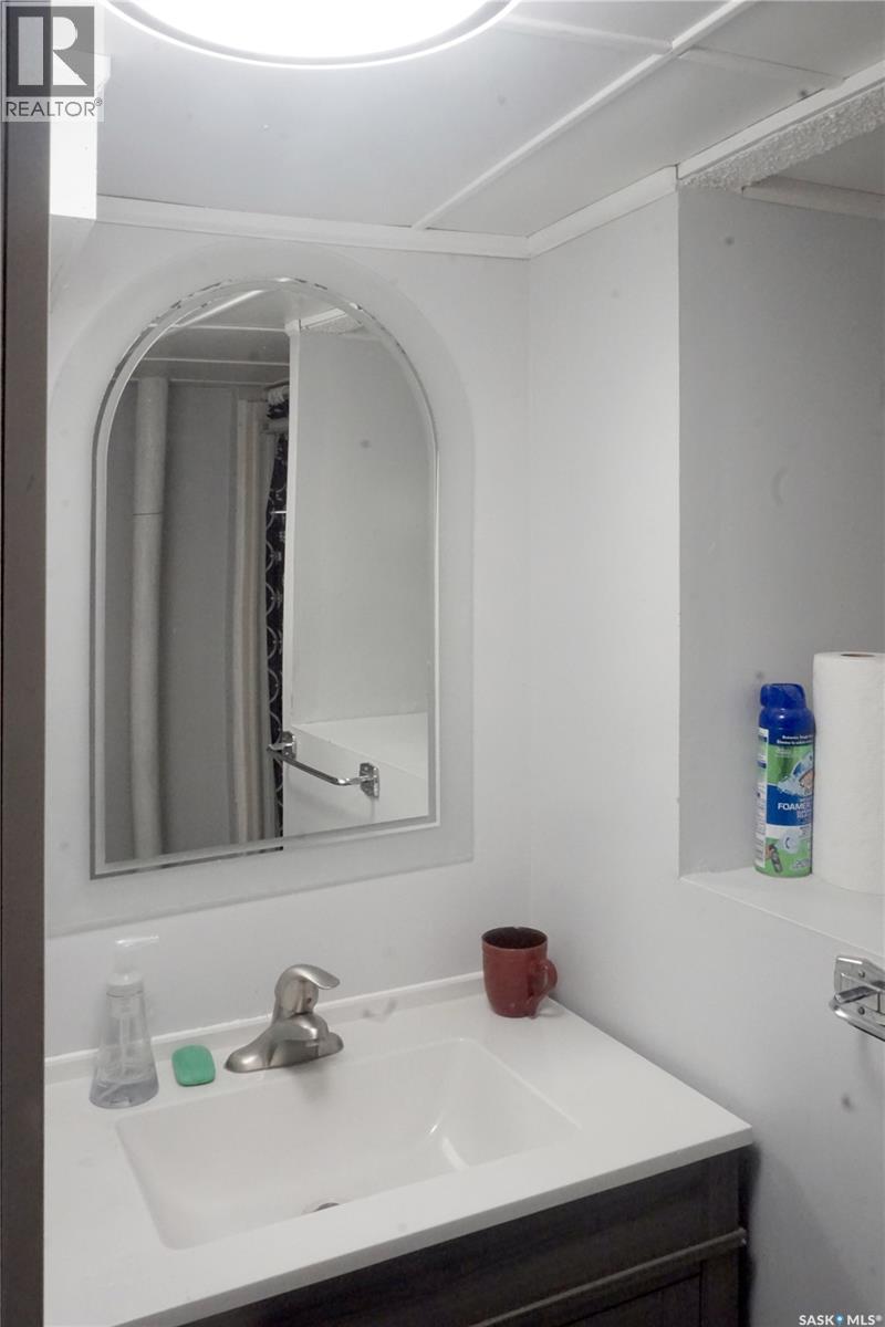 455 2nd Street E Property Photo 9