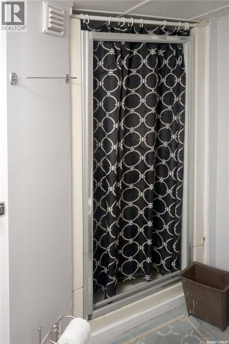 455 2nd Street E Property Photo 10