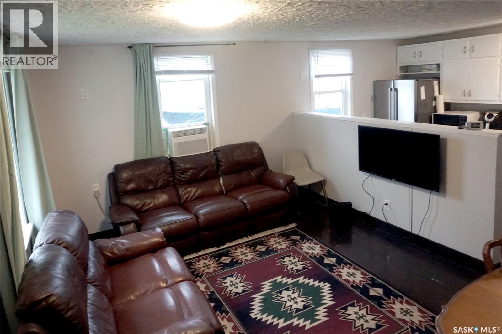455 2nd Street E Property Photo 11
