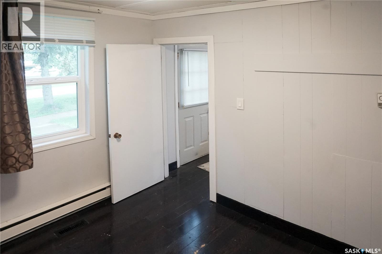 455 2nd Street E Property Photo 12