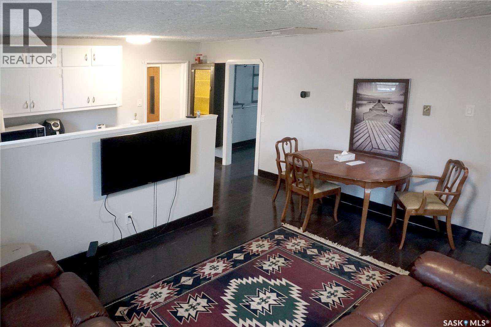 455 2nd Street E Property Photo 13