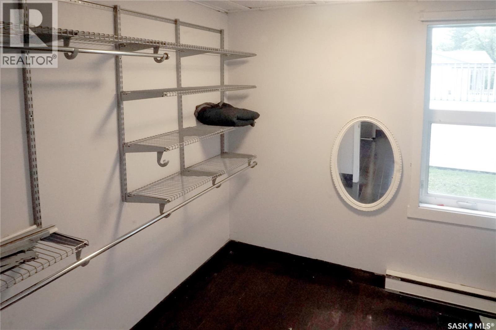 455 2nd Street E Property Photo 14