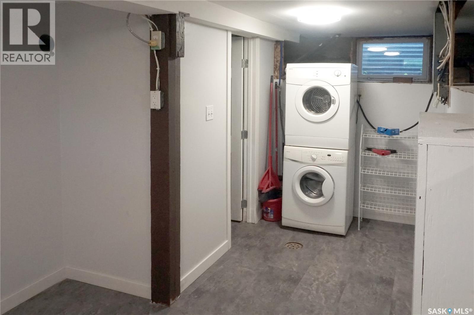 455 2nd Street E Property Photo 16