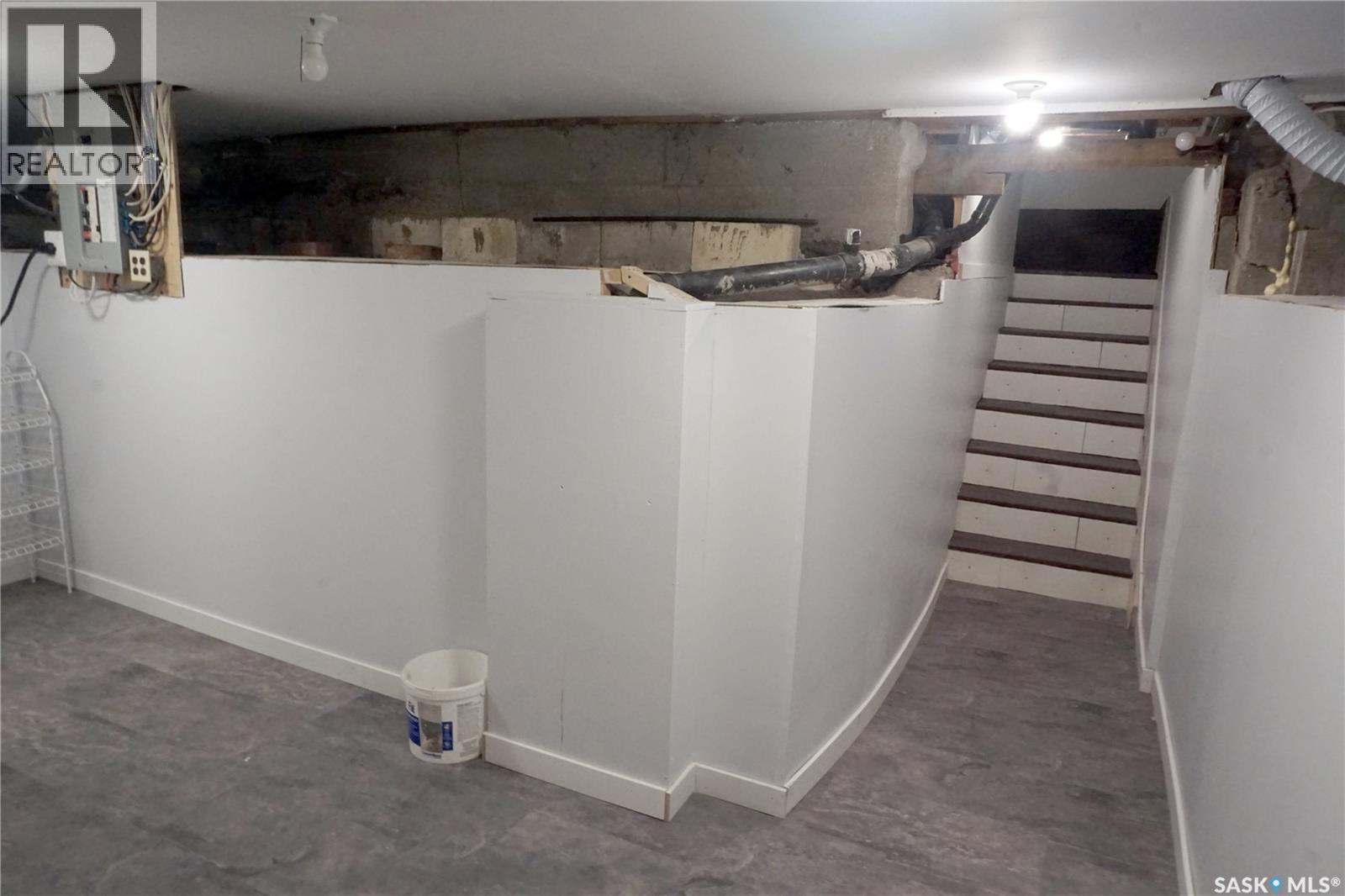 455 2nd Street E Property Photo 17