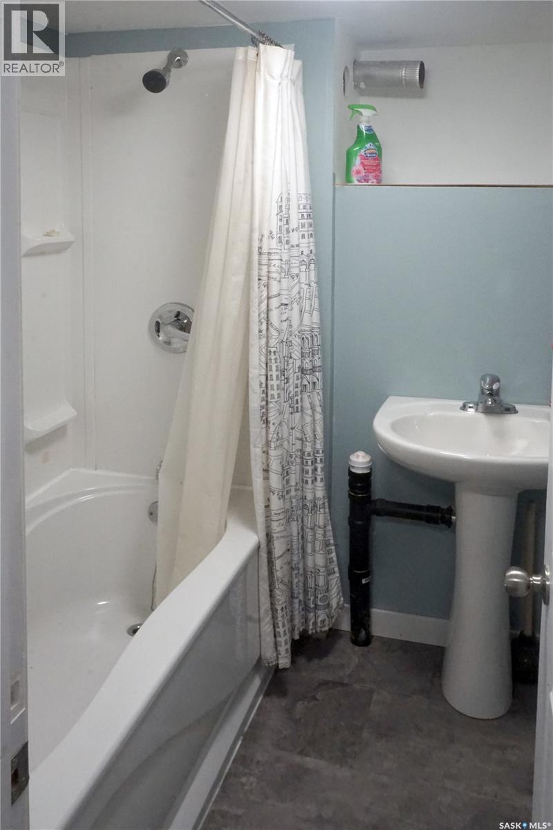 455 2nd Street E Property Photo 18