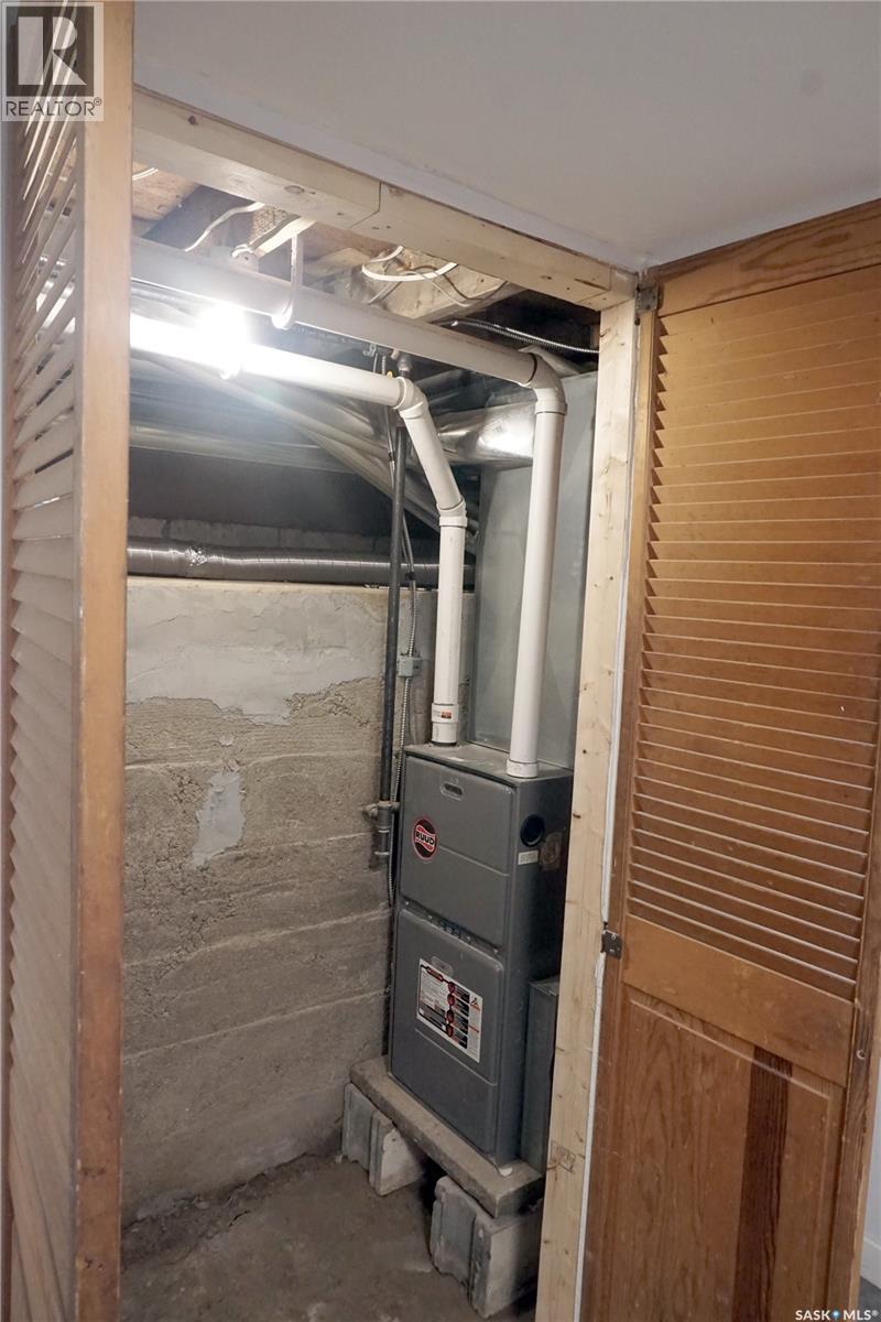 455 2nd Street E Property Photo 21