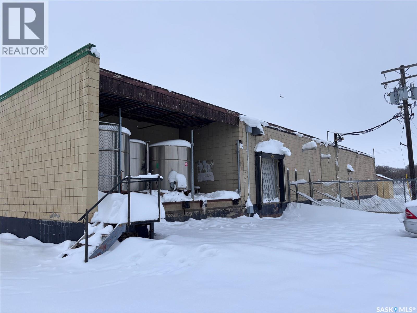 675 Cheadle Street W Property Photo 2