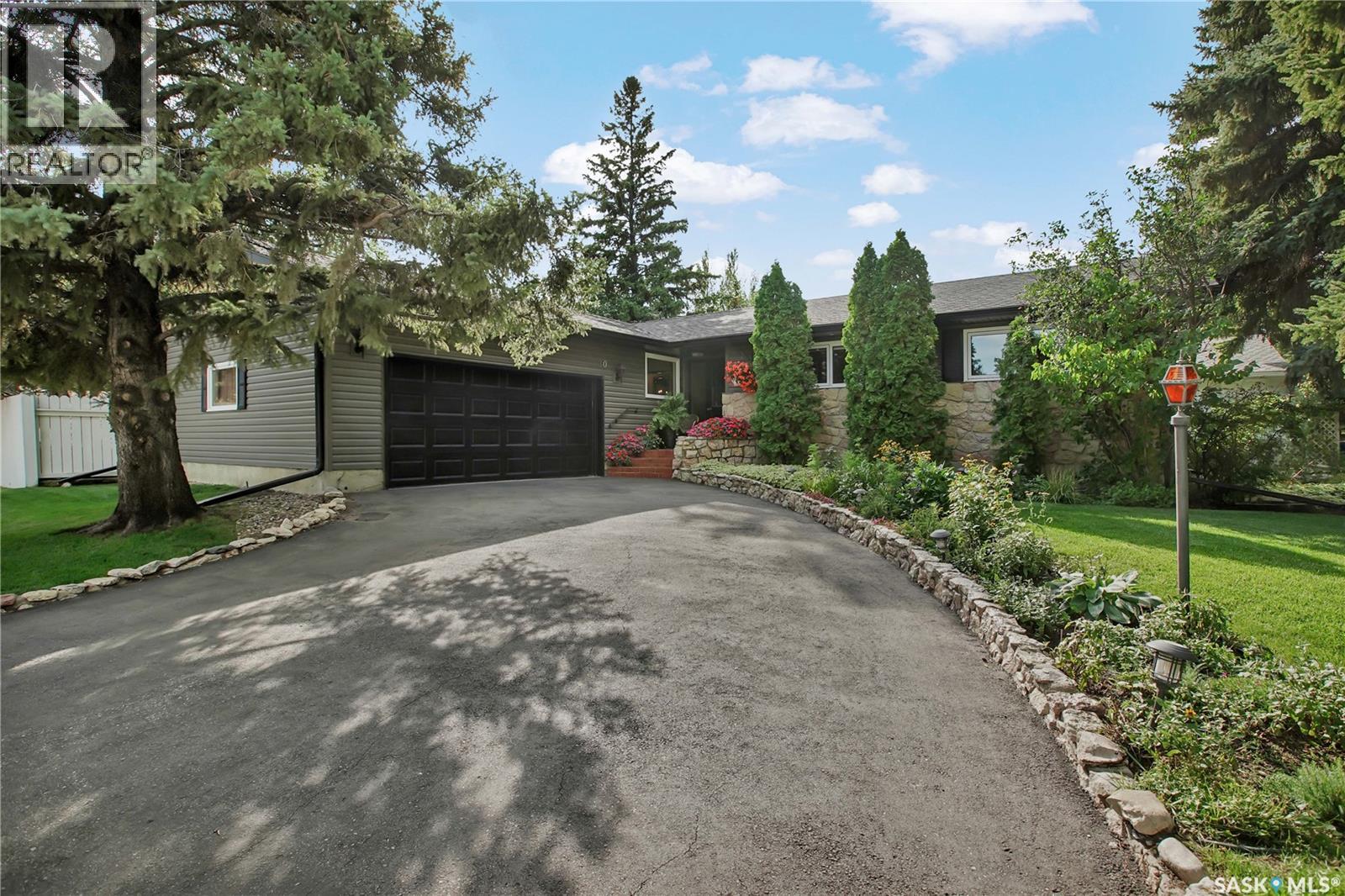 30 Yale CRESCENT Property Photo 1