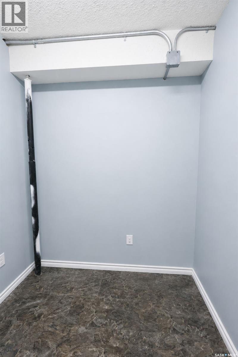 32 Main Street West Property Photo 23