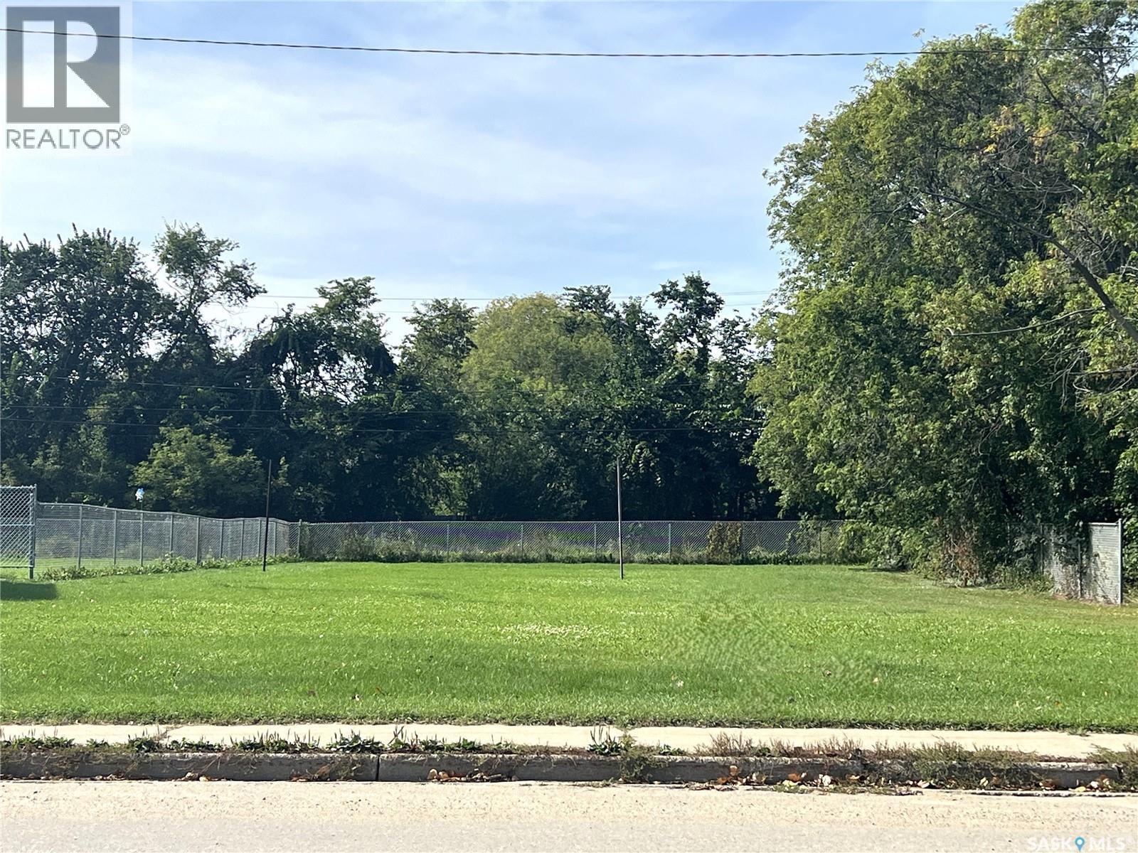 507 3rd Street E Property Photo 1
