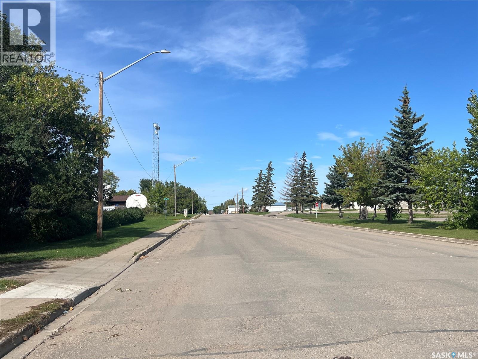 507 3rd Street E Property Photo 4
