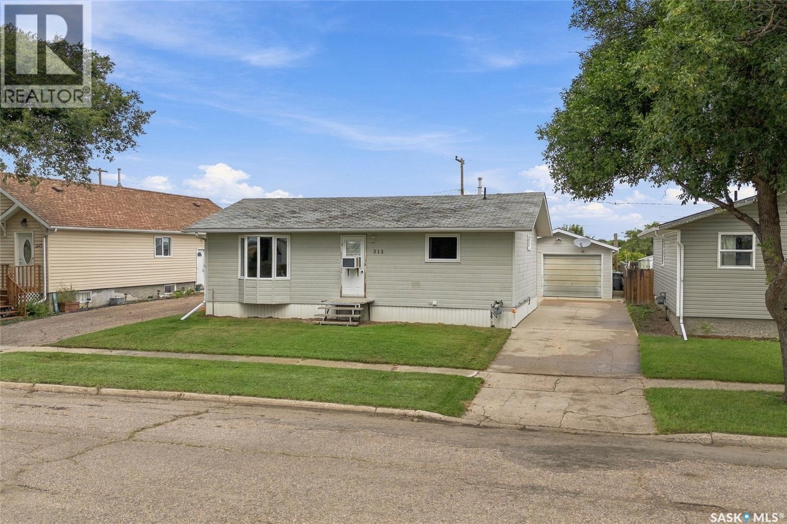 313 7th Avenue W Property Photo 1