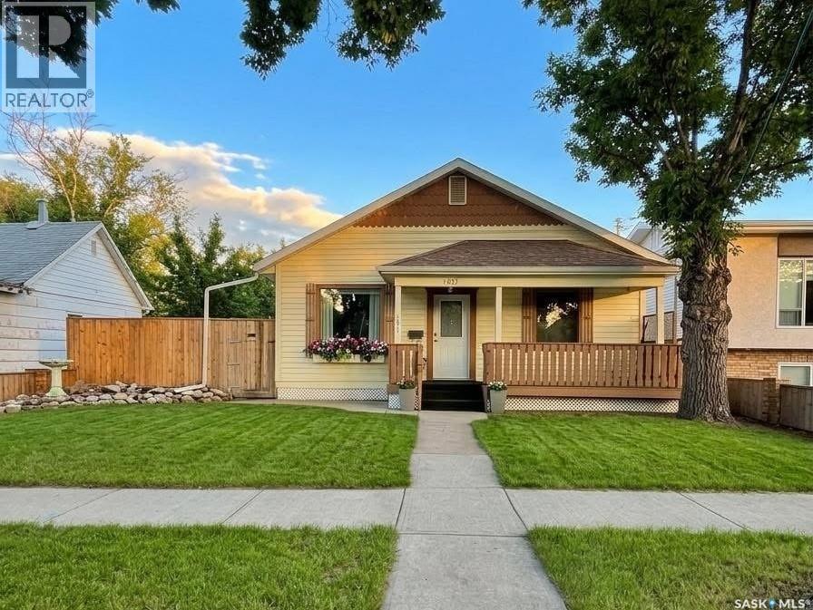 437 Grandview Street W Property Photo 1