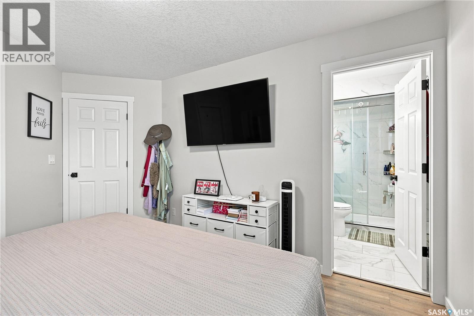 107 Hall Crescent Property Photo 31