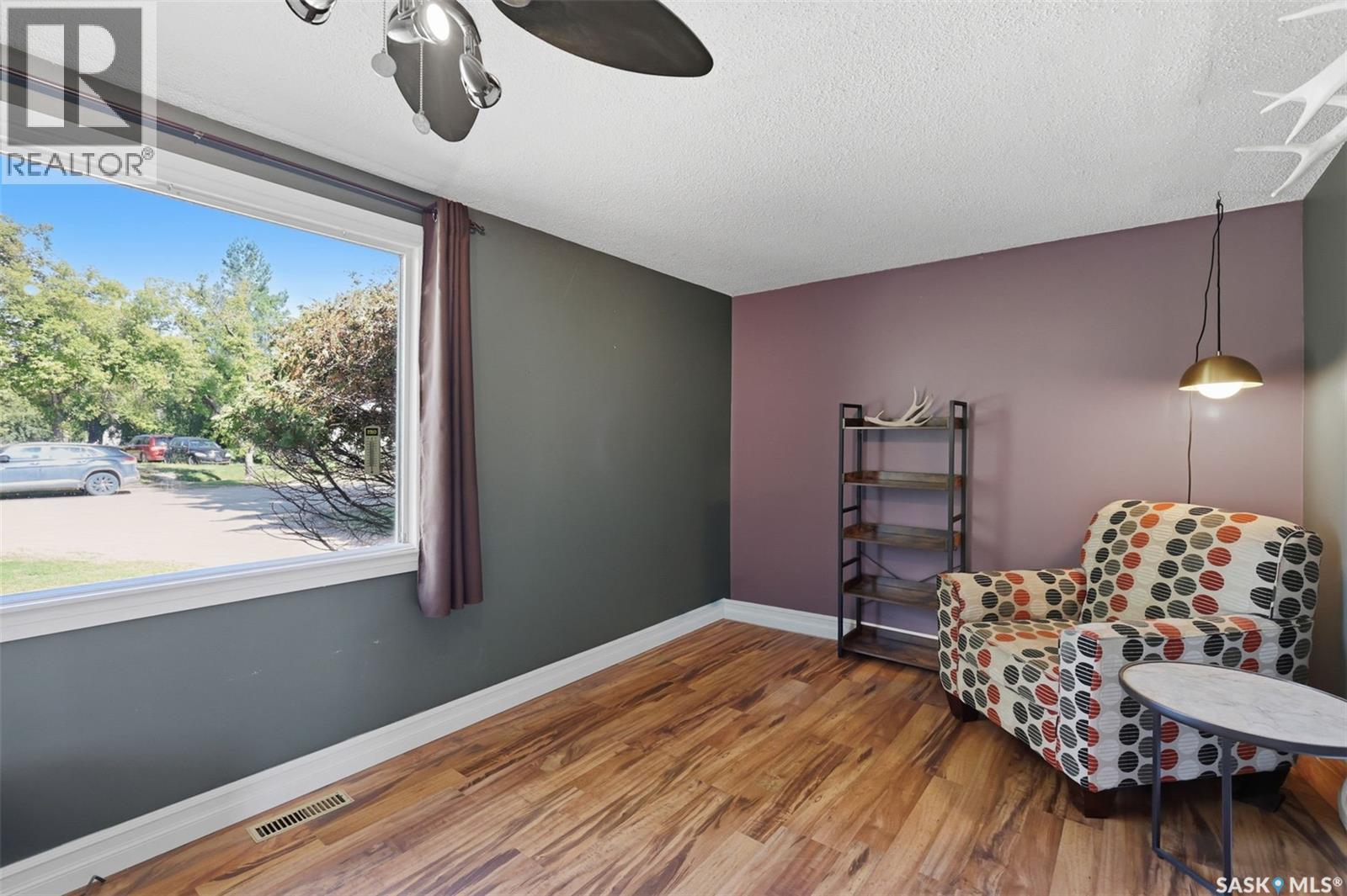 210 2nd Avenue E Property Photo 5