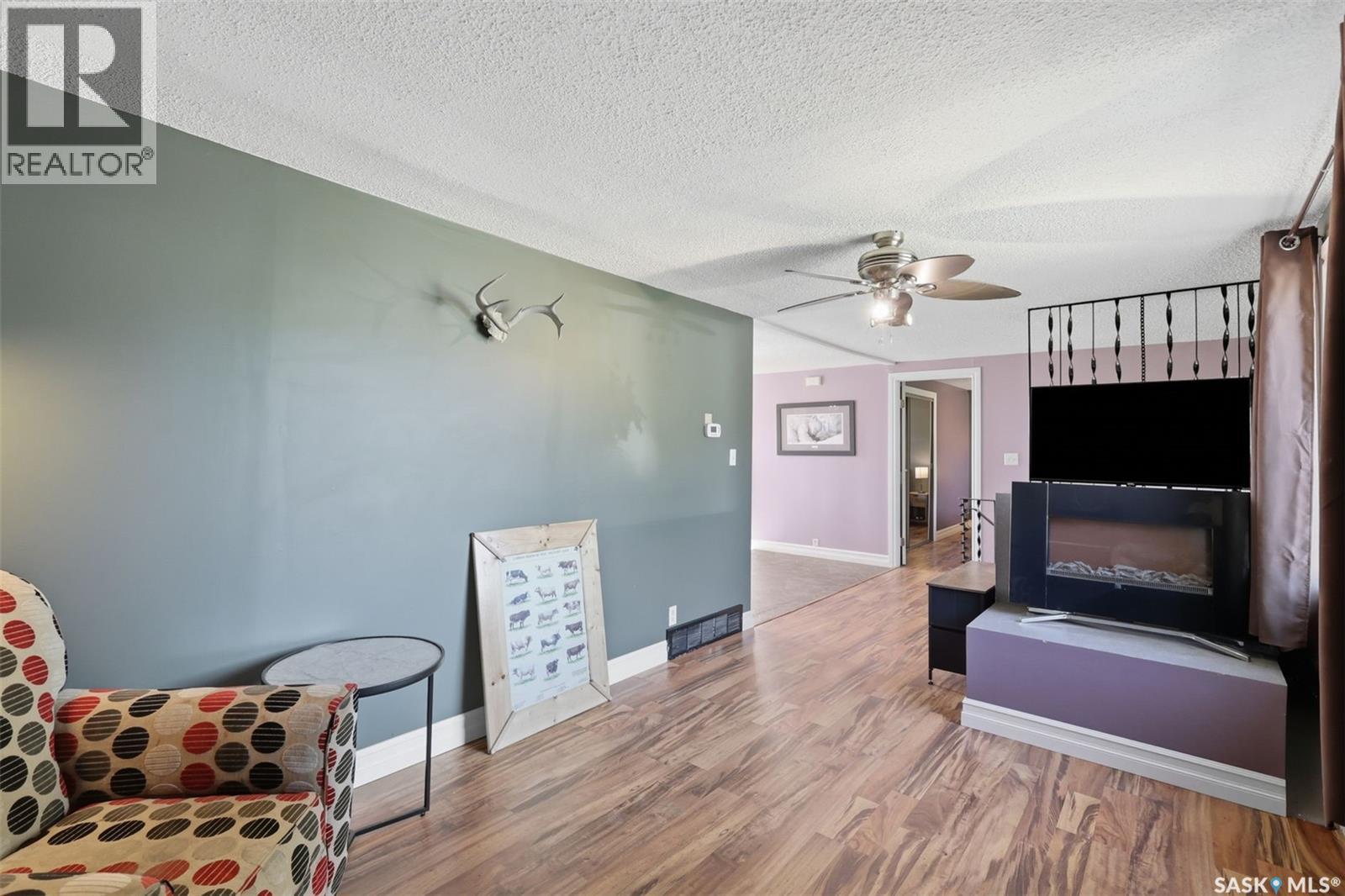210 2nd Avenue E Property Photo 6