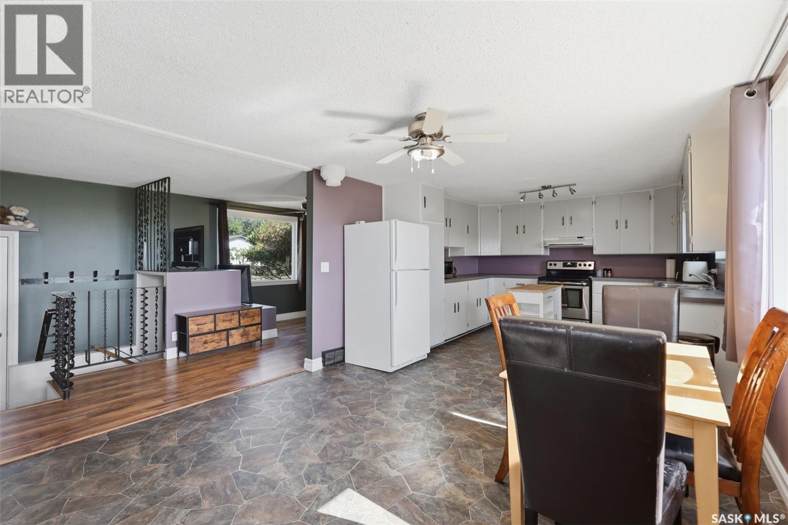 210 2nd Avenue E Property Photo 10