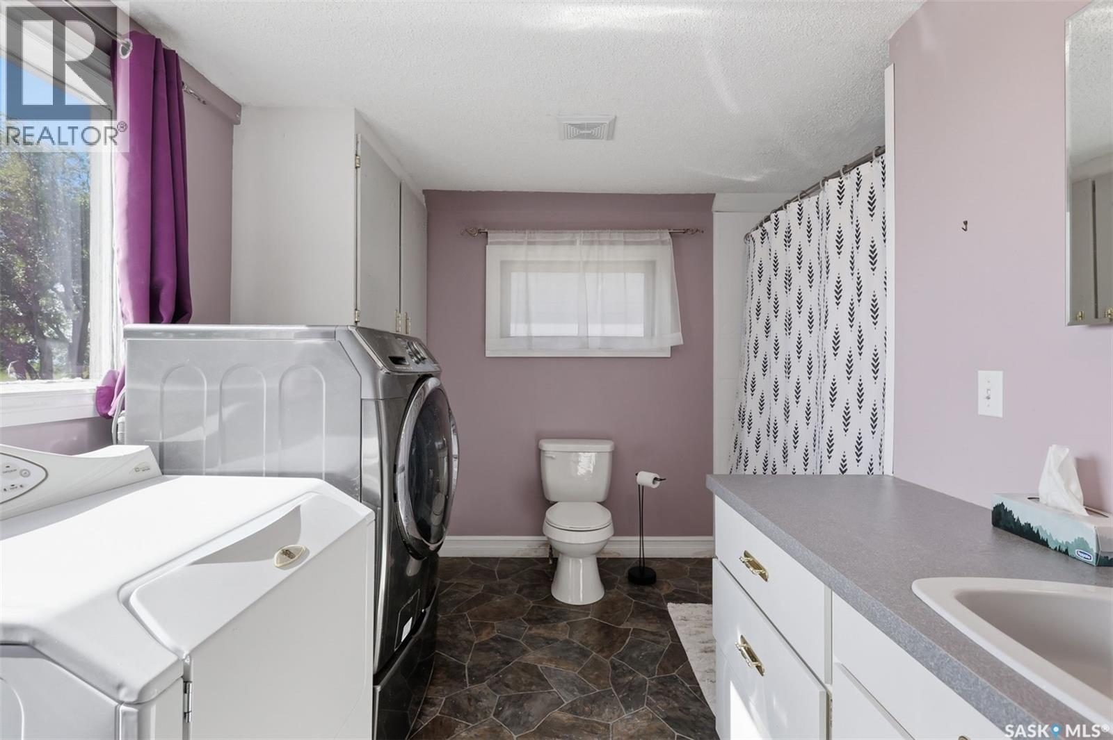 210 2nd Avenue E Property Photo 18