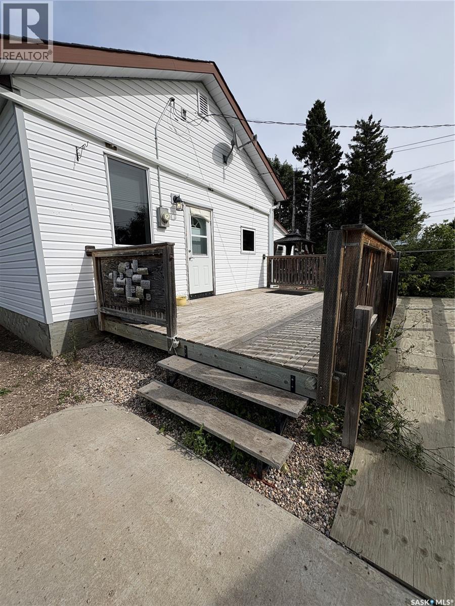 111 4th Avenue W Property Photo 3
