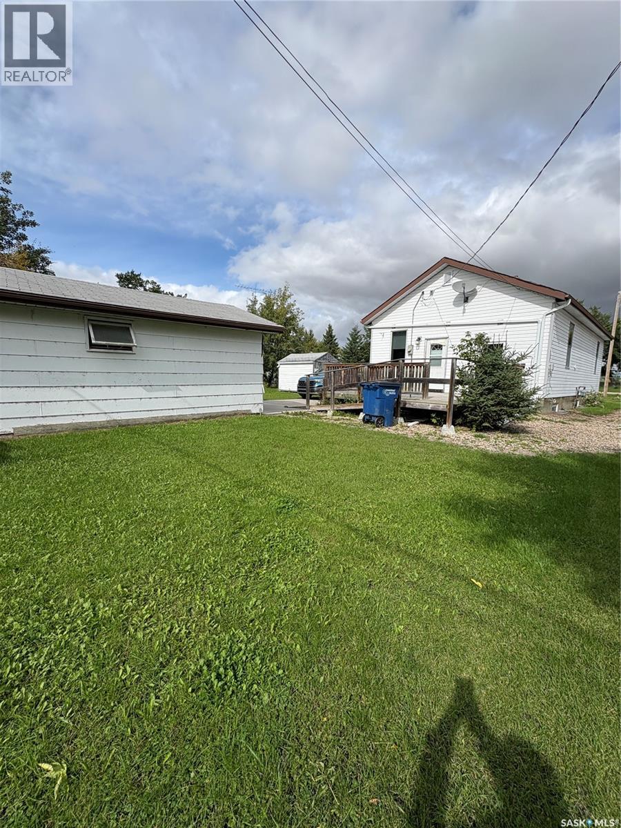 111 4th Avenue W Property Photo 4