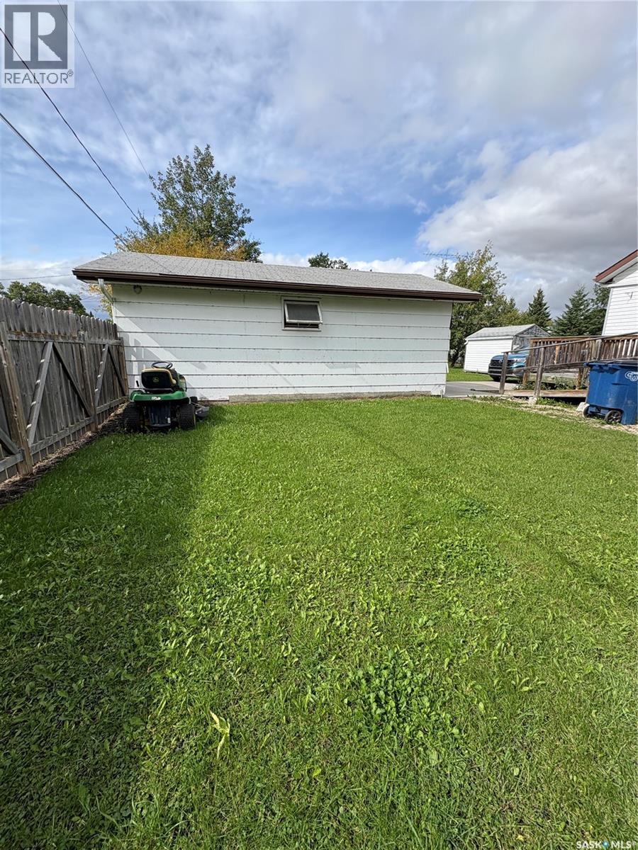 111 4th Avenue W Property Photo 5